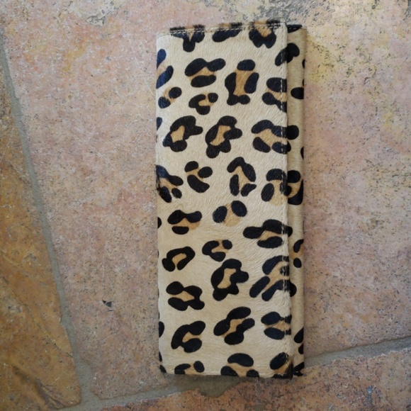 Banana Republic Handbags - Banana Republic Cheetah Animal Print Clutch
